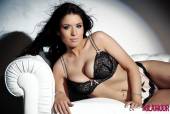 Kelly Andrews Kelly Shows Off Her Natural 30H Breasts d6vk4wv3m4