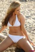 Leah Francis Stripping On The Beach-k6vkn2atmv.jpg