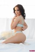Tamrin Leeanda Strips From Cute Blue Lingerie i6vlj8jnvg