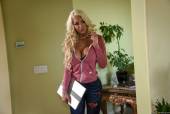 Nicolette Shea Can You Fix My Wifi Et z6vlrxxjzv