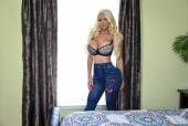 Nicolette Shea Can You Fix My Wifi Et r6vlrqrmaw