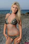Rosy Obrien Topless On The Beach u6vn2ggqay