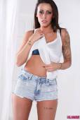 Lara Sancto Lara Peels Off Her Top And Denim Shorts To Reveal Her Lingerie u6vnrxfs1k