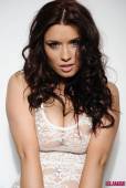 Kelly Andrews Strips From Her White Bodysuit u6vogigilc