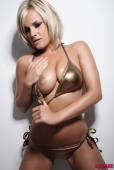 Amy-Green-Gold-Bikini-p6vpi3a57p.jpg