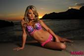 Michelle Cole Catching The Sunset Naked On The Beach q6vp5ul04t