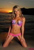 Michelle Cole Catching The Sunset Naked On The Beach 46vp5u2daq