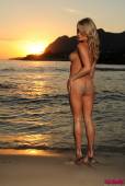 Michelle Cole Catching The Sunset Naked On The Beach-x6vp5vi2a0.jpg