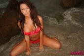 Sophie-Jones-Pink-Bikini-Beach-Babe-m6vqej6x23.jpg