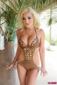 Dannie Aston Stripping From Her Brown Swimsuit 56vqw1unkk