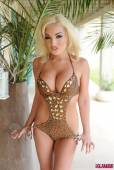 Dannie-Aston-Stripping-From-Her-Brown-Swimsuit-56vqw1unkk.jpg