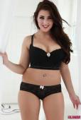 Emma-Trott-Black-Bra-And-Panties-e6vsb6apju.jpg