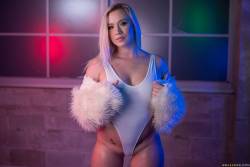 Bailey Brooke Hot Cold  - 294x k6wfpqrkuz