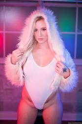 Bailey Brooke Hot Cold  - 294x b6wfposucs