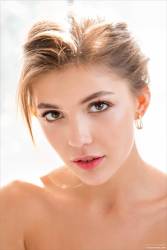 Kaitlin All In - x90 - 4000px j6wg8n0oci