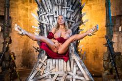  Rebecca More Ella Hughes Queen Of Thrones - 877x-f6wjgo5wdb.jpg