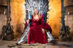  Rebecca More Ella Hughes Queen Of Thrones - 877x-f6wjg71nmg.jpg