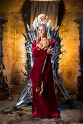  Rebecca More Ella Hughes Queen Of Thrones - 877x-b6wjg5mied.jpg