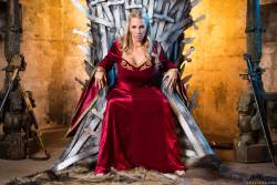  Rebecca More Ella Hughes Queen Of Thrones - 877x-j6wjg74u5x.jpg