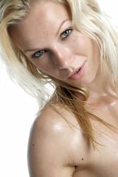 Gwyneth A Fiax h6wkcu6pvy