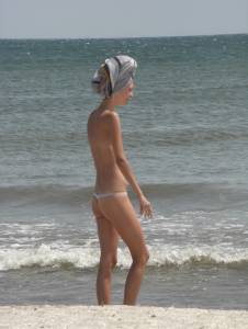 Skinny Beauty by the Sea [x16] s6wnpcdatl