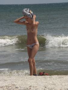 Skinny Beauty by the Sea [x16] v6wnpbvngw