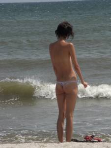 Skinny Beauty by the Sea [x16] 36wnpbtigw