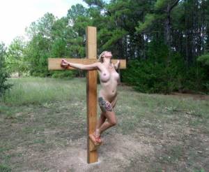 Crucified - Horny witch put to the cross-56wpbuht2y.jpg