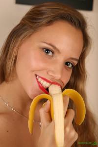 Katya Clover - Banana [x91]-i6wpi9lgs7.jpg