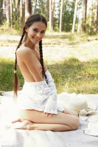 Leona Mia, 18 year old h6wpwppjjc