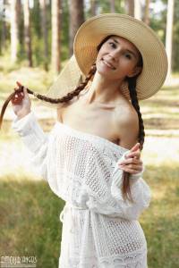 Leona Mia, 18 year old 76wpwo0tw2