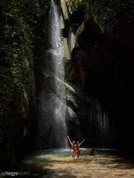 Clover and Putri Bali Waterfall - 59 pictures - 14204px -l6wqwdg2zu.jpg