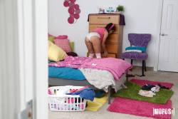 Kendra Spade My Gorgeous Roommates Laundry Day - 72x n6wtlrqnd5