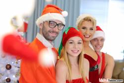 Rebecca Black Gabrielle Jingle Balls And Christmas Hoes 235 pics 1920px 76wvd1g41m