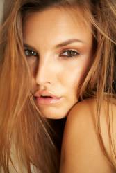 Carina A Bronzea 06wx5fnfa2
