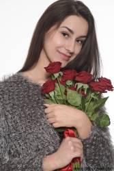 Angelina-Red-Roses-114-pictures-6000px-b6xaxm0gdc.jpg