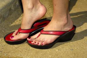 California Beach Feet - Thong Sandals Girlo6xbuvprzy.jpg