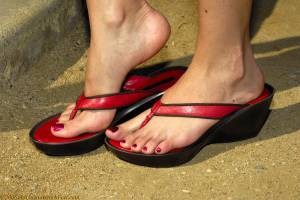 California-Beach-Feet-Thong-Sandals-Girl-a6xbuvoc1r.jpg
