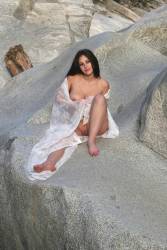 Presenting Laila Lewis 66xdjodr4b