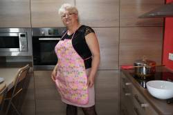 Astrid Welcome Home Surprise - 185x m6xd2ctonz