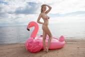 Swan Float with Agatha 26xeep00hd