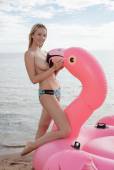 Swan Float with Agatha a6xeepb5m4