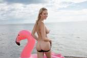 Swan Float with Agatha 46xeepgpiq