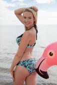 Swan Float with Agatha 36xeeoo54b