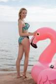 Swan Float with Agatha a6xeeonm7n