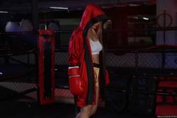 Sloan Harper Boxing Babe 368x 2495x1663 o6xgtmrxf5
