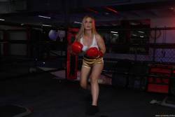 Sloan Harper Boxing Babe 368x 2495x1663 o6xgtnd2ol