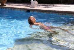 Tanner Mayes Poolside Slut, 1663x2495 px 421 pics w6xgue7jxk