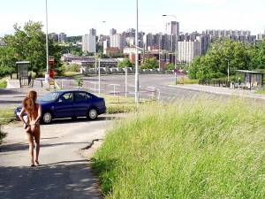 Sarka-nude-in-public-o6xfgo47l6.jpg