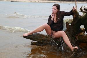 Brunette With Amazing Body [x48] v6xfslgnlb